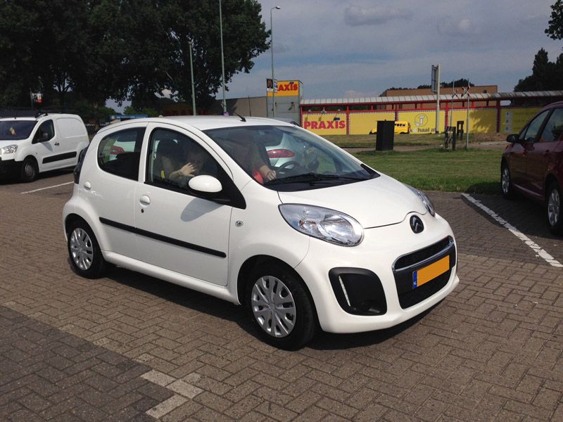 http://i1181.photobucket.com/albums/x427/Paintedcube/Citroen/C1.jpg