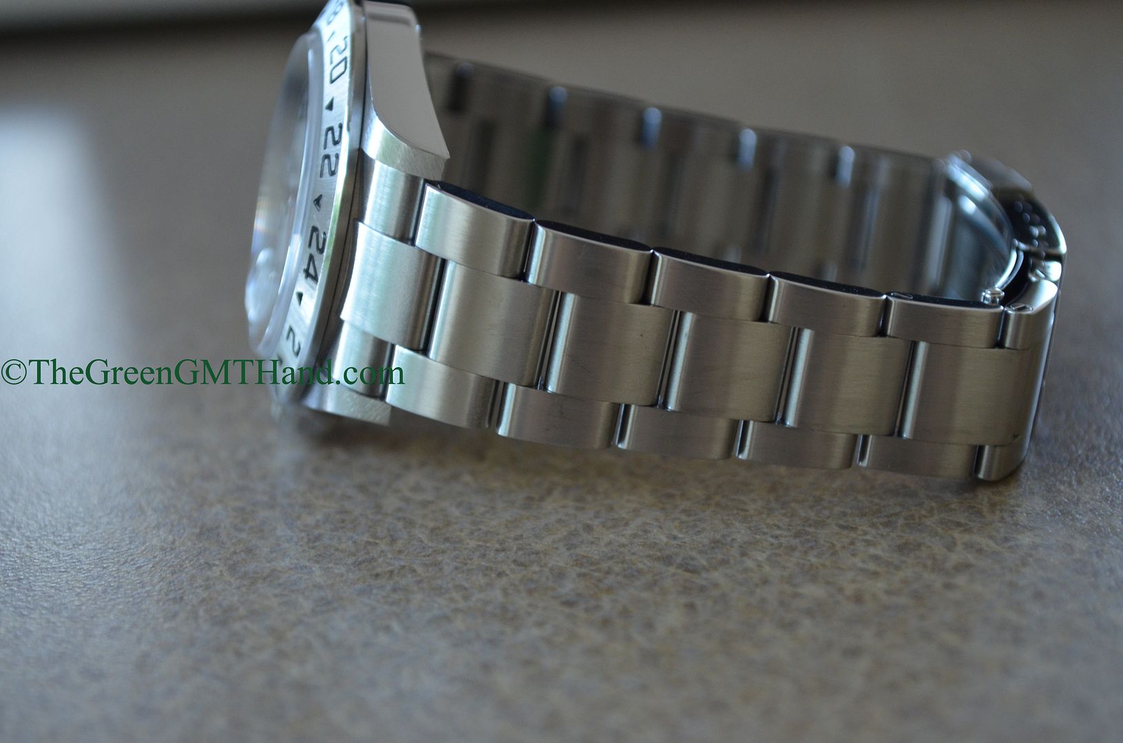 Rolex For Sale-Rolex 16570 Explorer II White Dial 40mm 3185 Movement Z Serial Preowned
