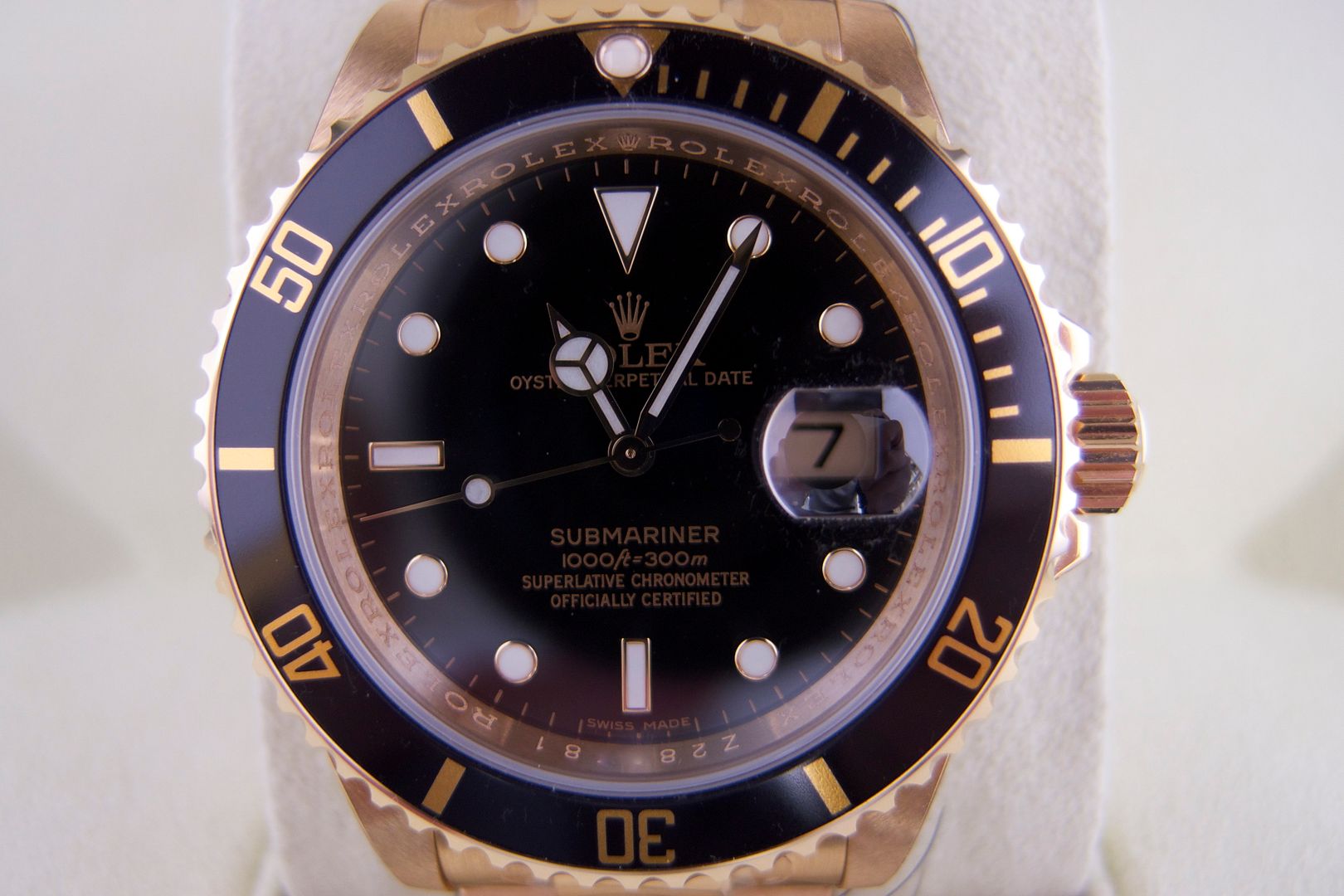 Rolex luminova pearl dot on Rolex 16618 18K Yellow Gold Submariner black dial
