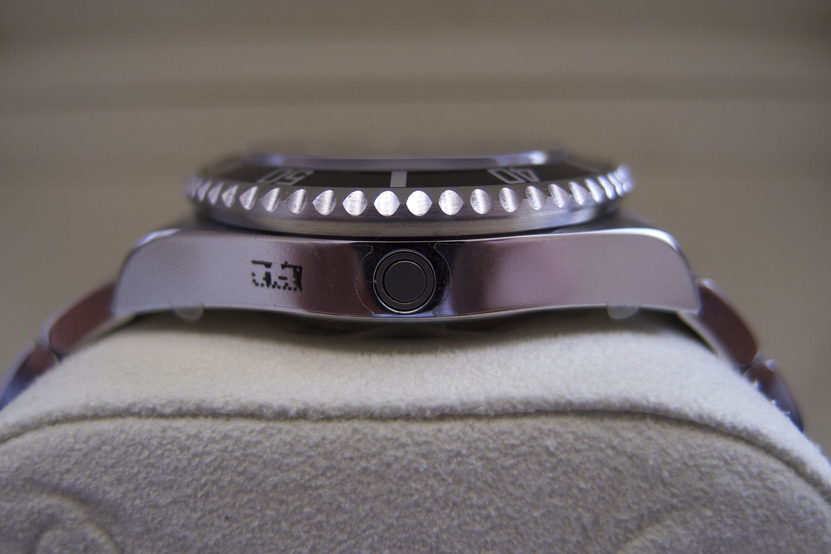 Rolex 16600 Sea Dweller titanium helium escape valve side