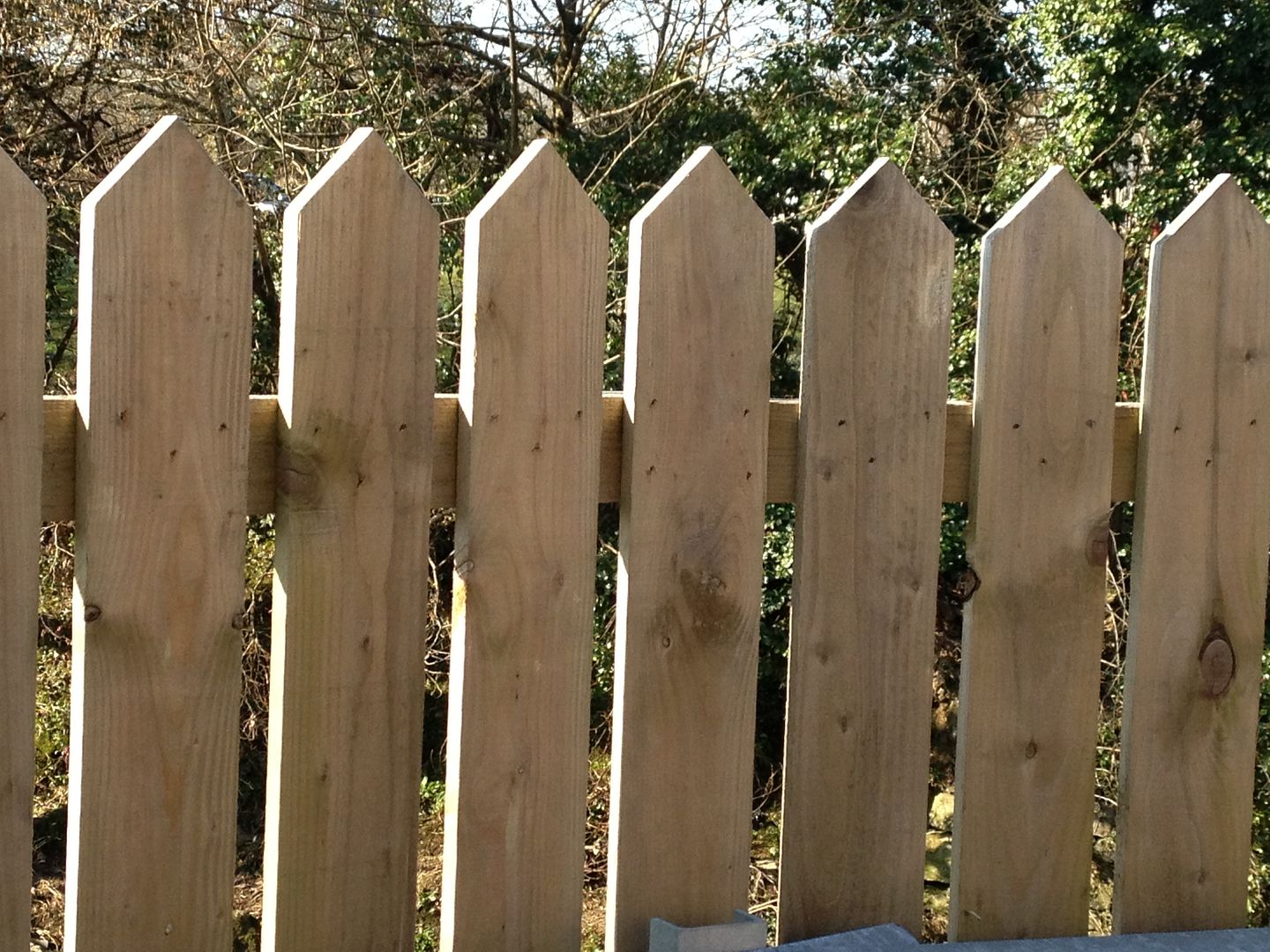 5 Pack 4FT High Pointed Top Pickets 6" Wide Wood Garden Fence Picket Pales